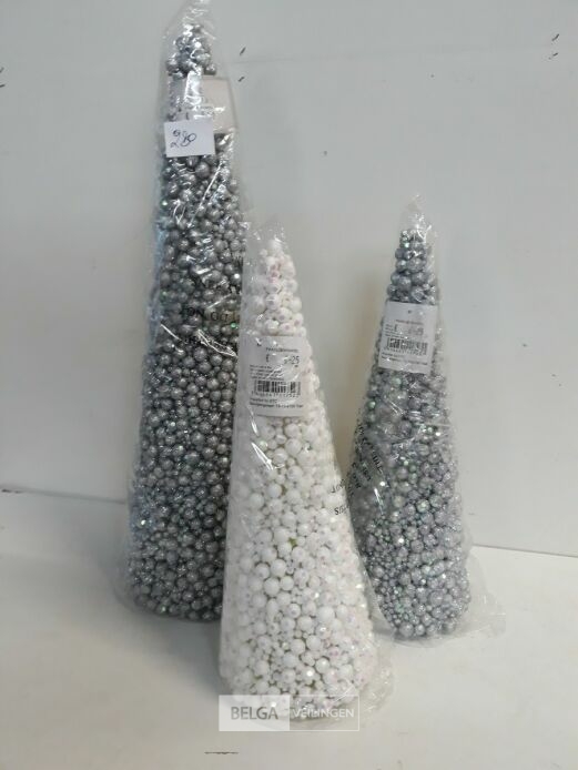 3 x Kegel piepschuim bollen 2 x 33 cm + 1 x 48 cm – foto 4 – kavel bij Belga Veilingen, Oudsbergen