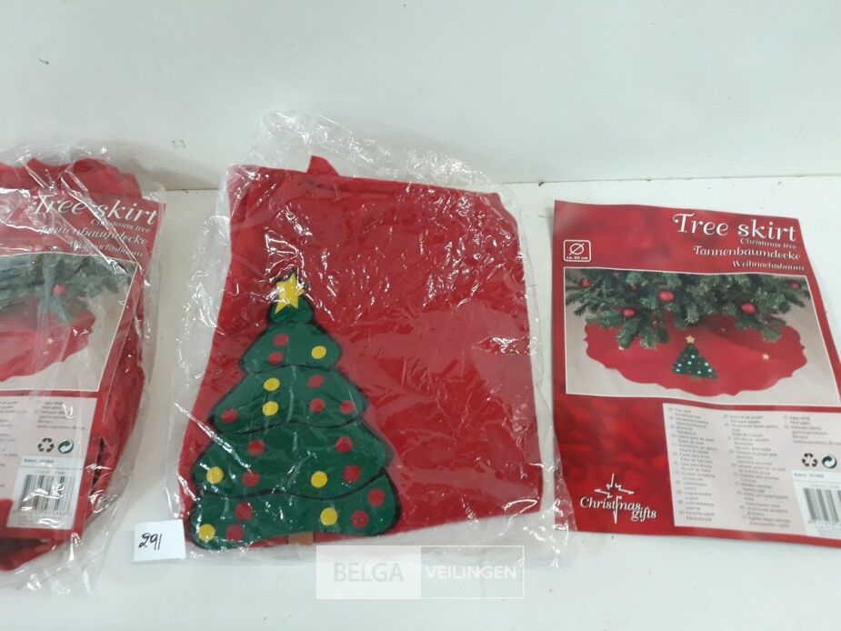 3 x Kleed voor voet kerstboom rood – foto 2 – kavel bij Belga Veilingen, Oudsbergen