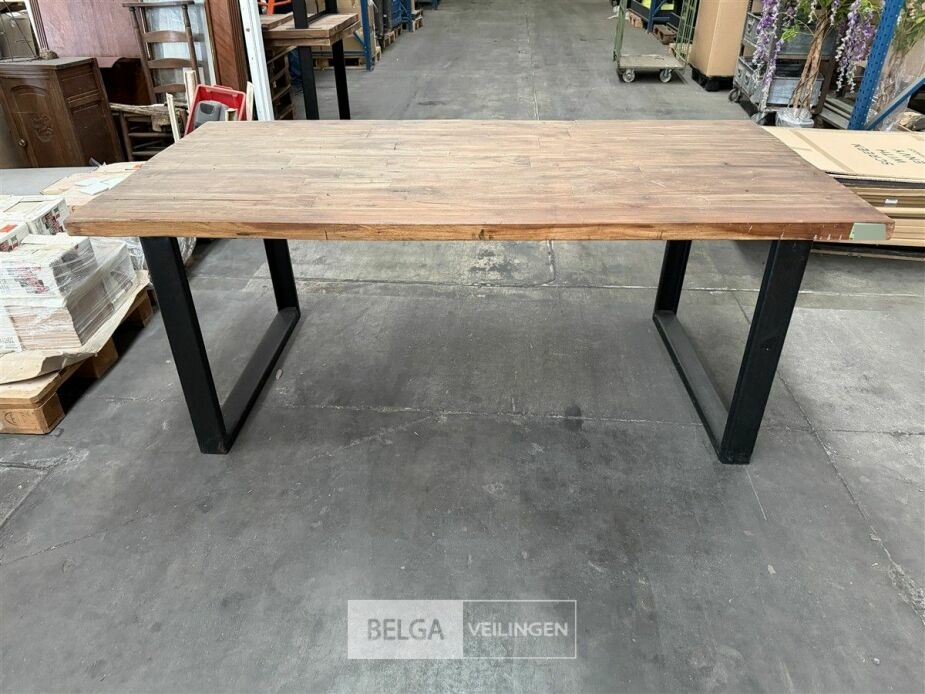 Industriële eettafel – foto 2 – kavel bij Belga Veilingen, Lummen