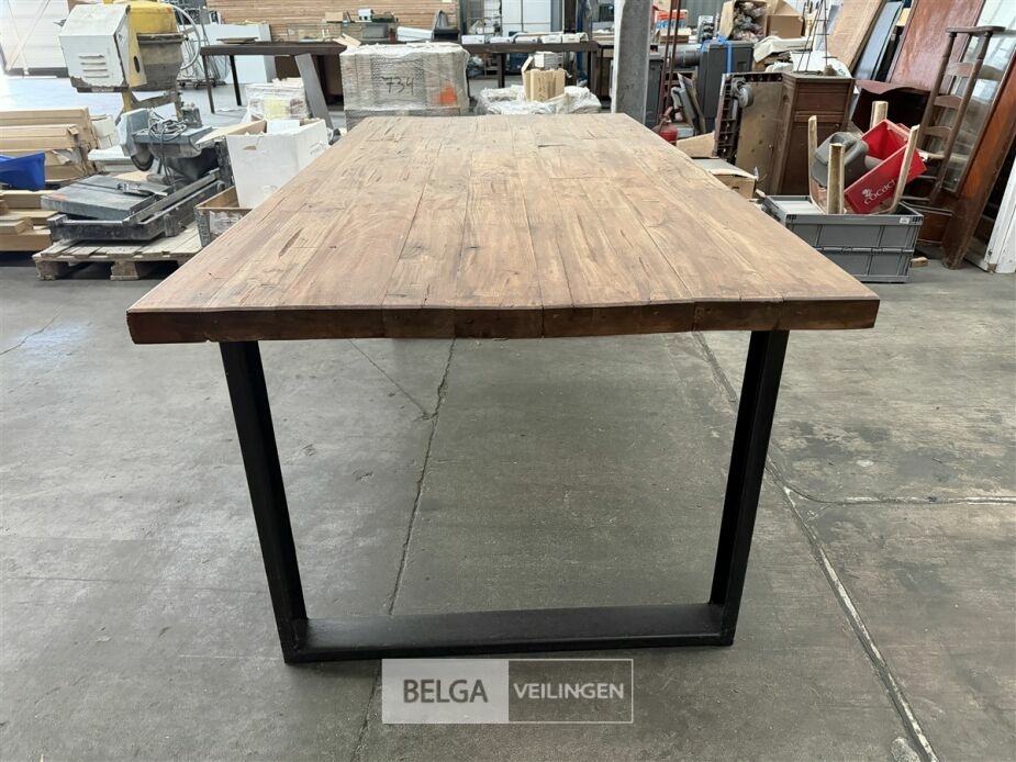 Industriële eettafel – foto 3 – kavel bij Belga Veilingen, Lummen