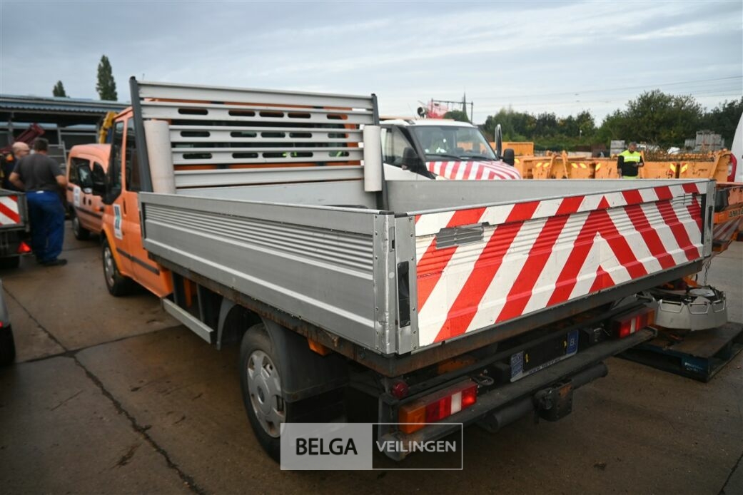 FORD TRANSIT lichte vrachtwagen met laadbak – foto 13 – kavel bij Belga Veilingen