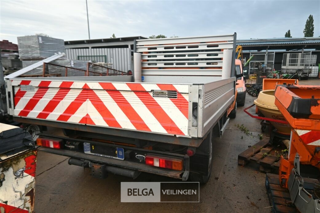 FORD TRANSIT lichte vrachtwagen met laadbak – foto 14 – kavel bij Belga Veilingen