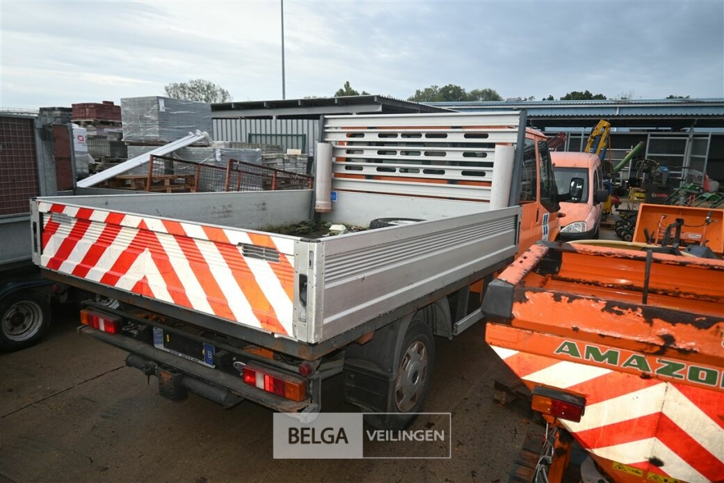 FORD TRANSIT lichte vrachtwagen met laadbak – foto 15 – kavel bij Belga Veilingen