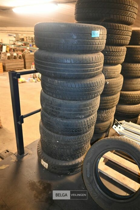 Partij autobanden – foto 3 – kavel bij Belga Veilingen
