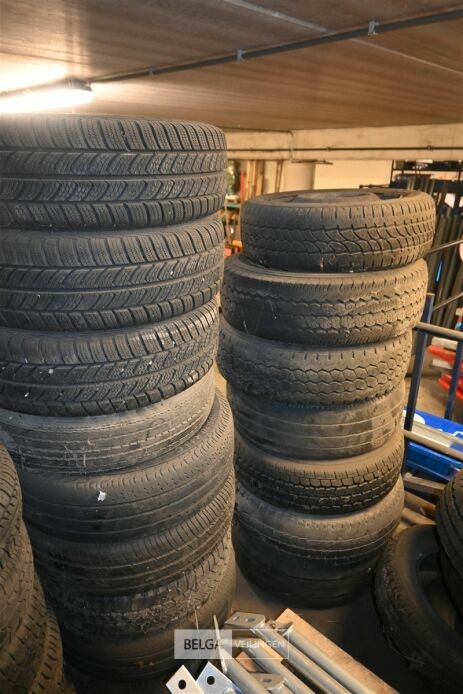Partij autobanden – foto 5 – kavel bij Belga Veilingen