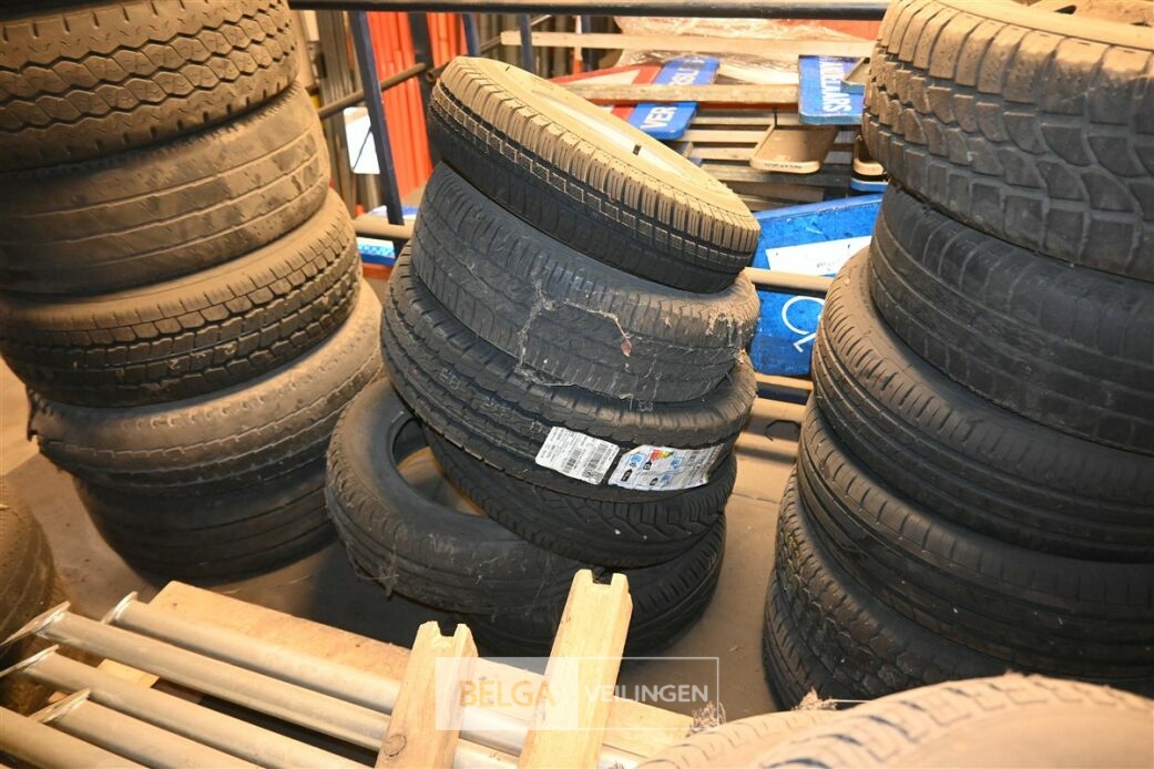 Partij autobanden – foto 8 – kavel bij Belga Veilingen