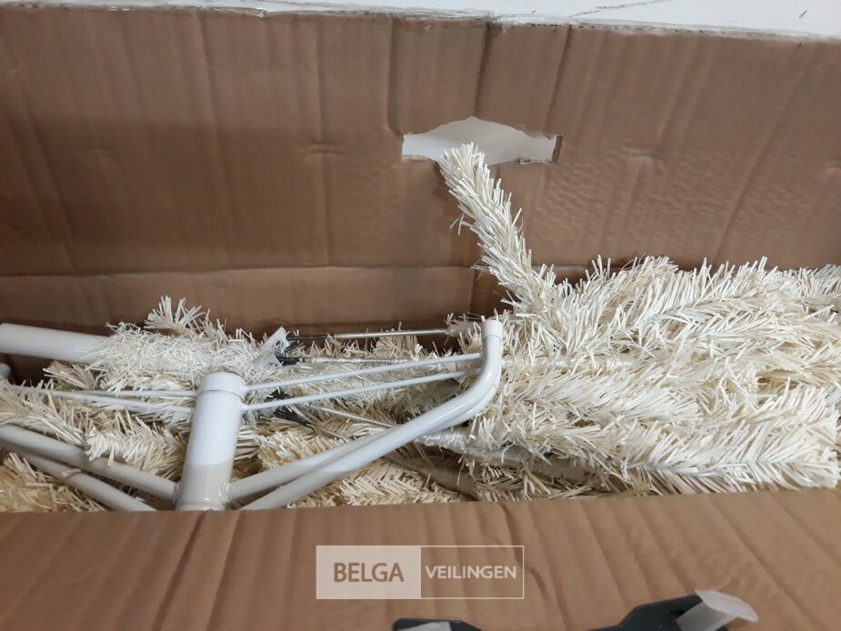 1 x Kerstboom 1,5 M metalen voet wit – foto 3 – kavel bij Belga Veilingen, Oudsbergen