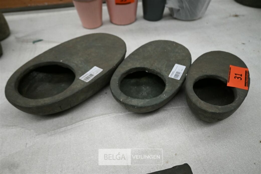 ± 3 Ovale bloempotten – foto 2 – kavel bij Belga Veilingen, Lummen