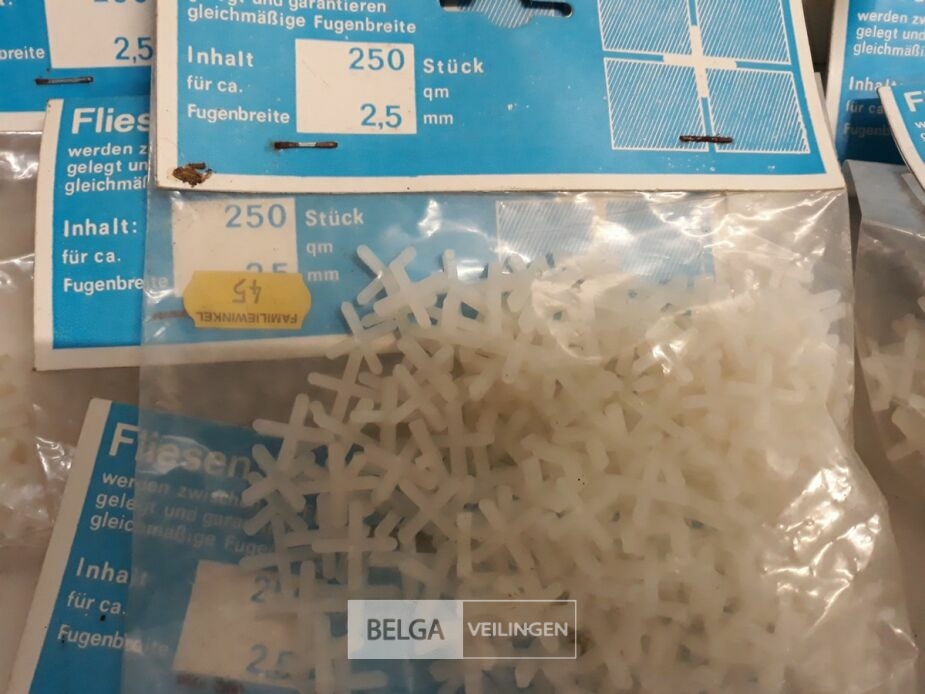 10 x Tegelkruisjes 2,5mm 250 stuks – foto 3 – kavel bij Belga Veilingen, Oudsbergen