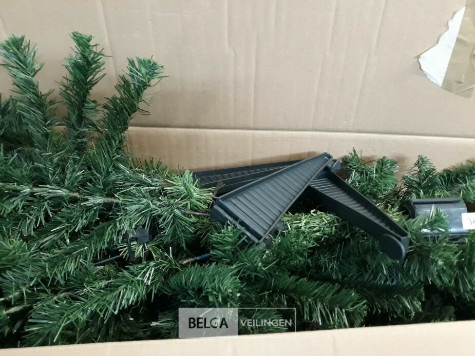 1 x Kerstboom 2,1 M pvc voet groen – foto 3 – kavel bij Belga Veilingen, Oudsbergen