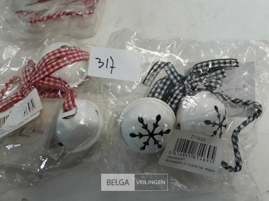 5 x Hangdeco bel in bal mix rood/blauw – foto 3 – kavel bij Belga Veilingen, Oudsbergen