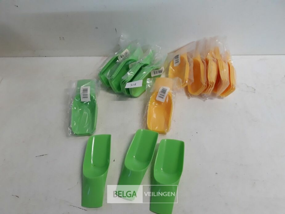 12 x Schepje pvc 3 stuks 12 cm – foto 2 – kavel bij Belga Veilingen, Oudsbergen