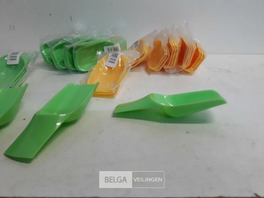 12 x Schepje pvc 3 stuks 12 cm – foto 3 – kavel bij Belga Veilingen, Oudsbergen