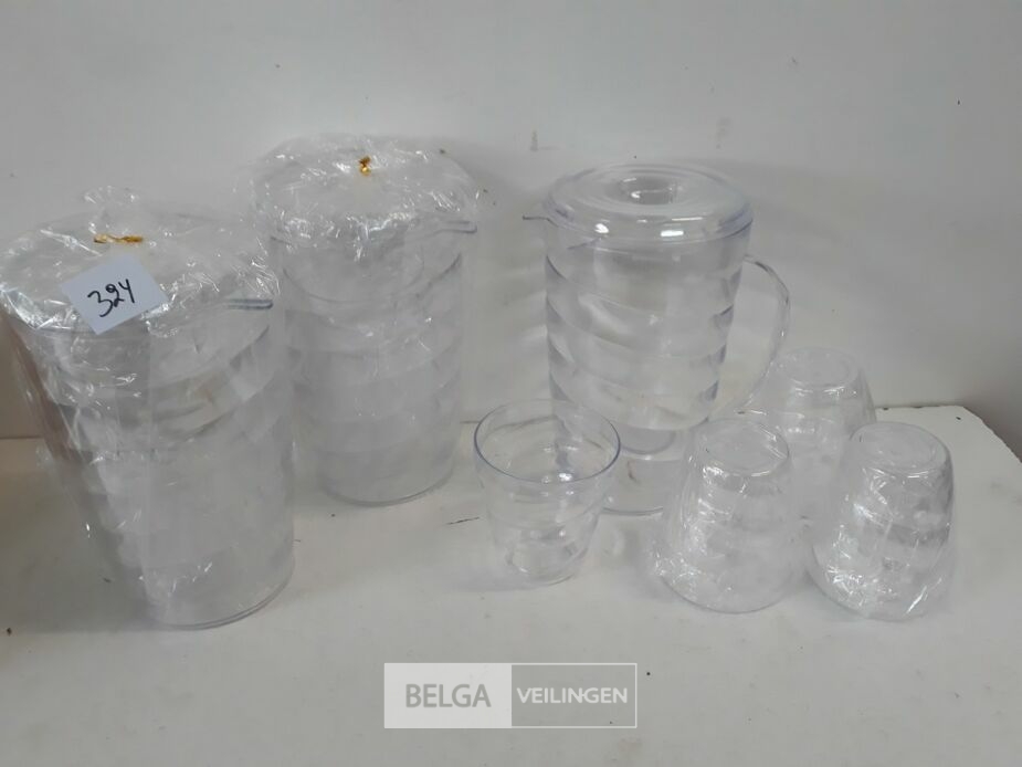 3 x Schenkkan 1 L met 4 bekers – foto 2 – kavel bij Belga Veilingen, Oudsbergen