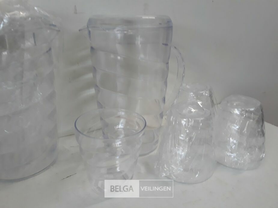 3 x Schenkkan 1 L met 4 bekers – foto 3 – kavel bij Belga Veilingen, Oudsbergen