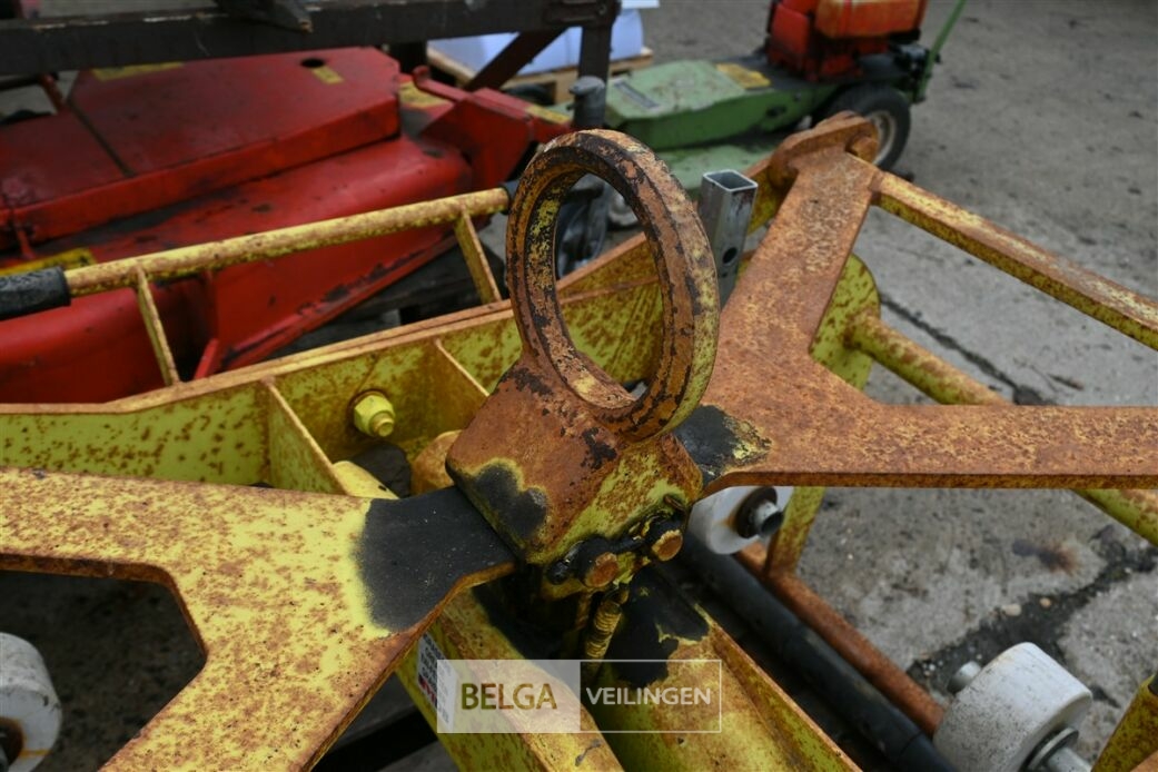 Stenenklem – foto 5 – kavel bij Belga Veilingen