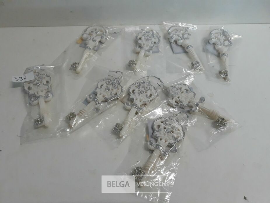 9 x Hangdeco sleutel 12 cm zilver/wit – foto 3 – kavel bij Belga Veilingen, Oudsbergen