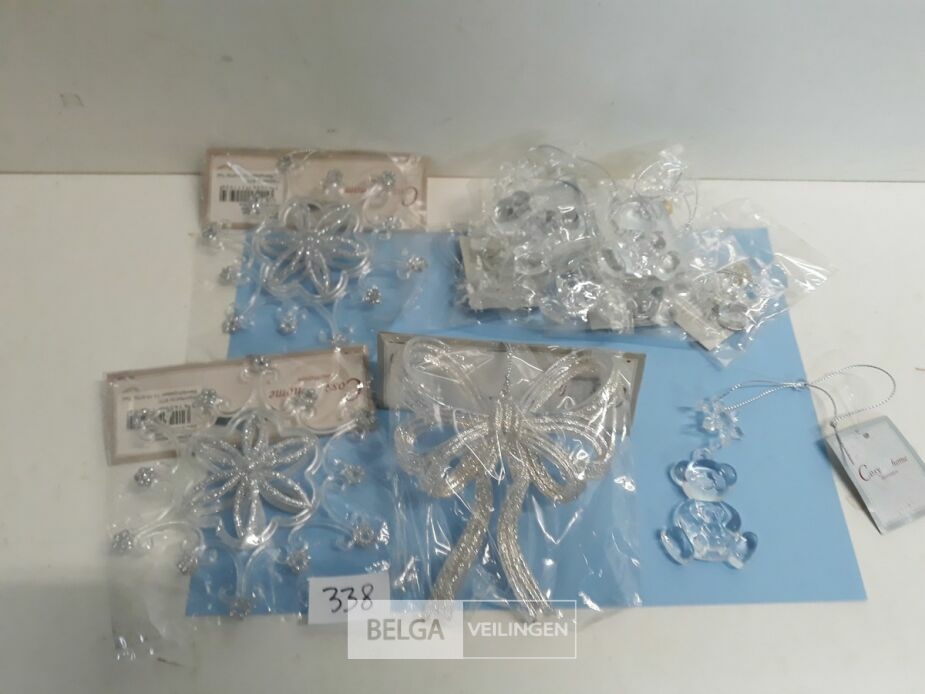 1 x Hangdeco acryl mix 7 x beer 2 x ster 1 x strik – foto 2 – kavel bij Belga Veilingen, Oudsbergen