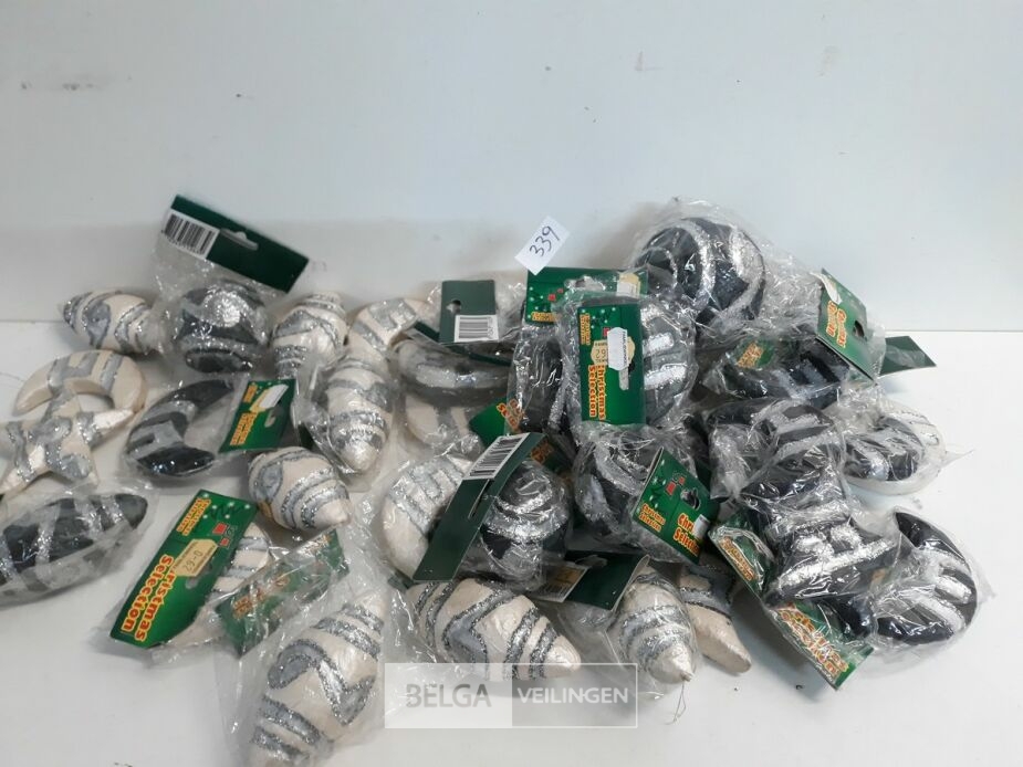39 x Hangdeco mix zwart/wit – foto 2 – kavel bij Belga Veilingen, Oudsbergen