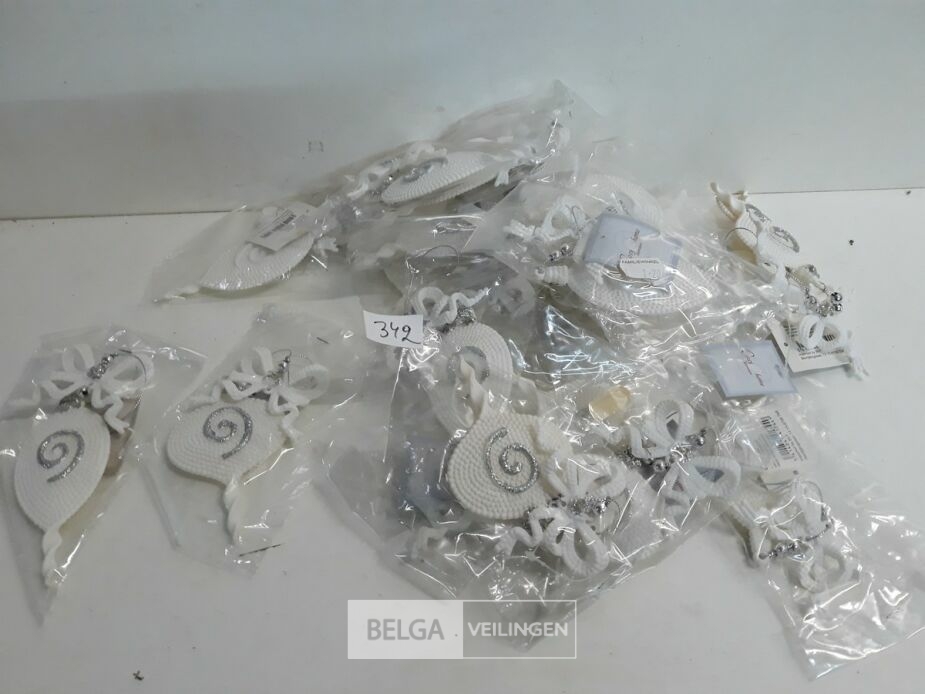 13 x Hangdeco wit/zilver 2 assorti – foto 2 – kavel bij Belga Veilingen, Oudsbergen