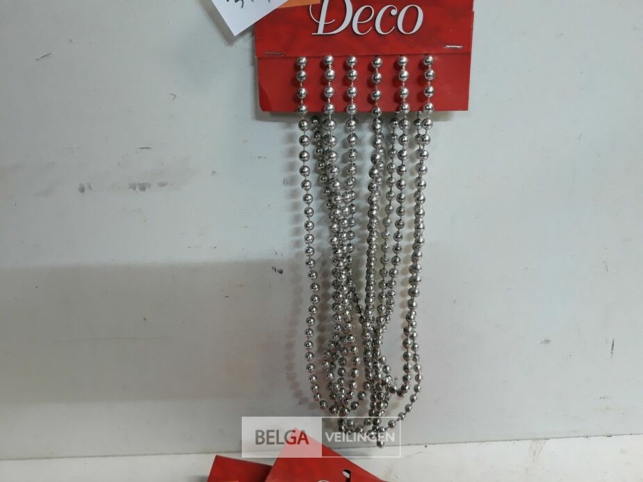 6 x Kralenguirlande pvc zilver +/-2,5M – foto 4 – kavel bij Belga Veilingen, Oudsbergen