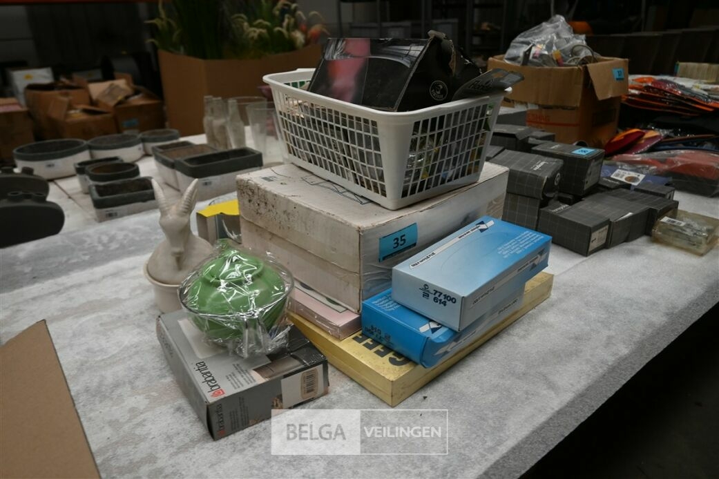 ± 2 ijscoupes + tissues – foto 2 – kavel bij Belga Veilingen, Lummen