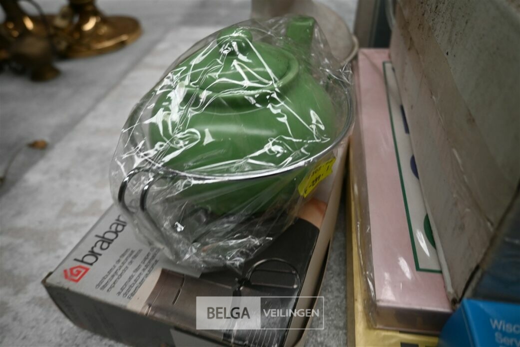 ± 2 ijscoupes + tissues – foto 3 – kavel bij Belga Veilingen, Lummen