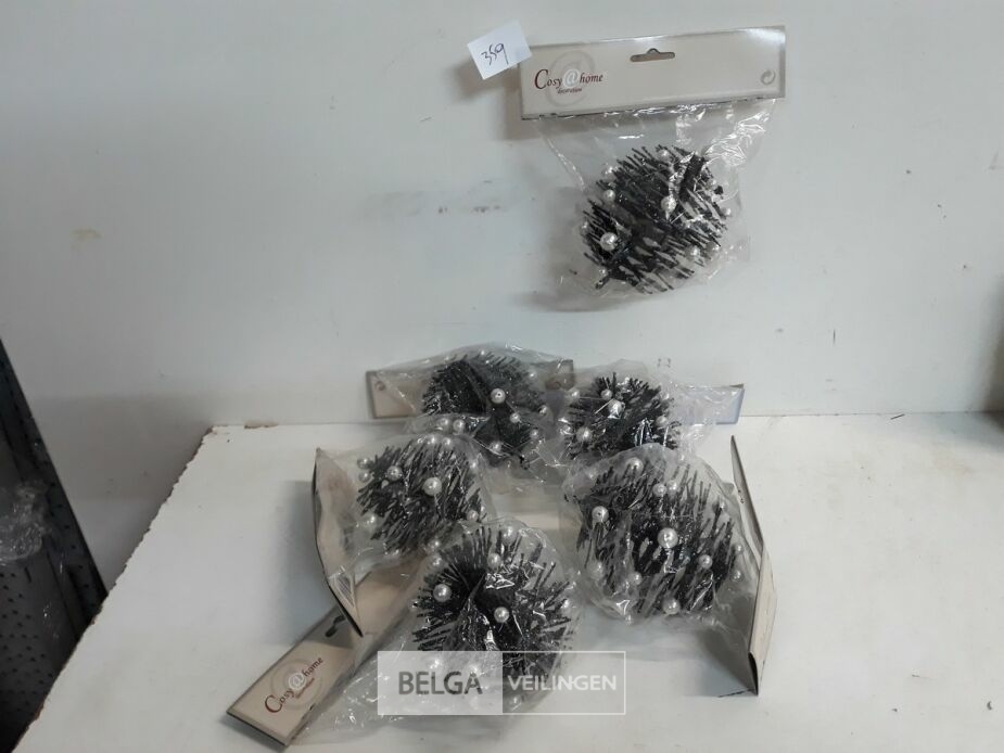 6 x Hangdeco zwart met parels – foto 2 – kavel bij Belga Veilingen, Oudsbergen