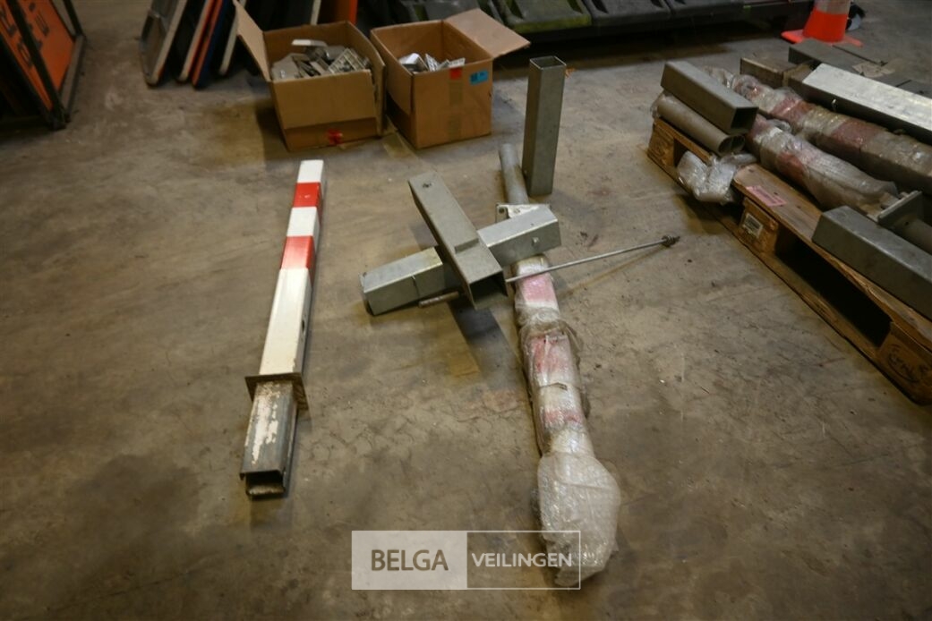 Partij inklapbare paaltjes – foto 4 – kavel bij Belga Veilingen