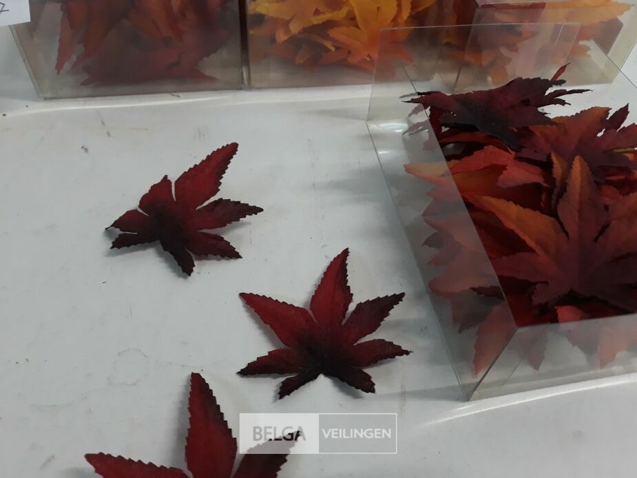4 x Deco herfstblaadjes mix kleuren +/- 8 cm – foto 3 – kavel bij Belga Veilingen, Oudsbergen