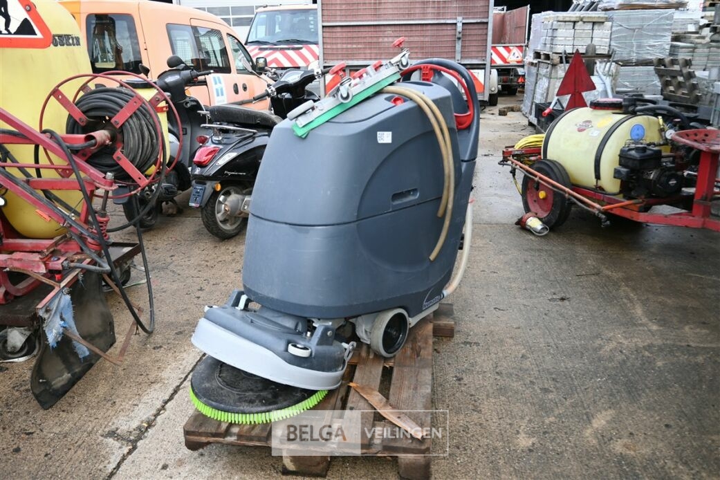 NUMATIC poetsmachine – foto 2 – kavel bij Belga Veilingen