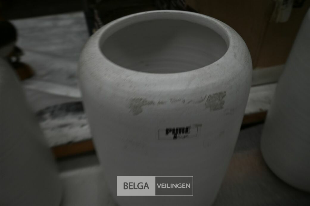 ± 3 Hoge vazen – foto 4 – kavel bij Belga Veilingen, Lummen