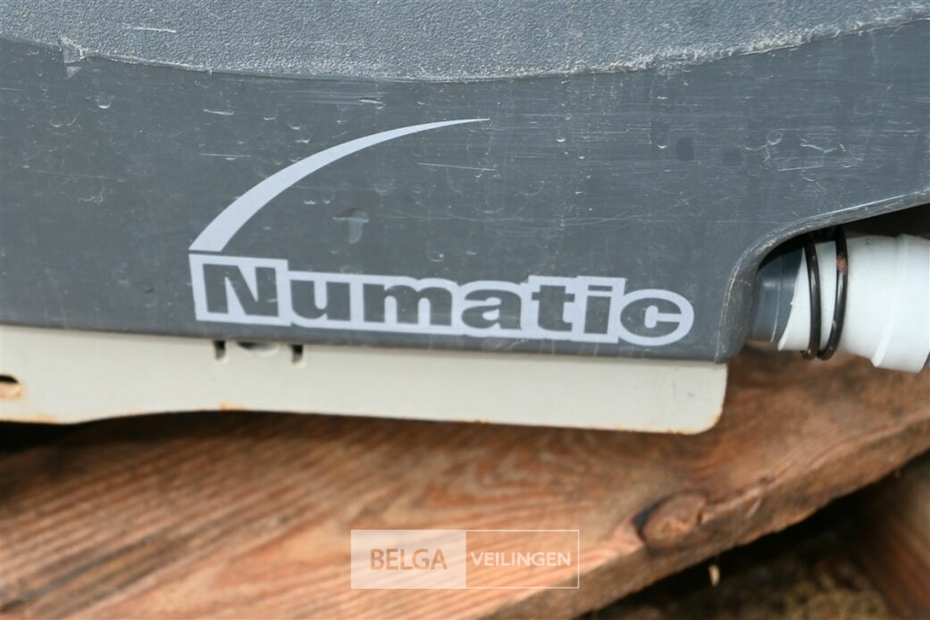 NUMATIC poetsmachine – foto 6 – kavel bij Belga Veilingen
