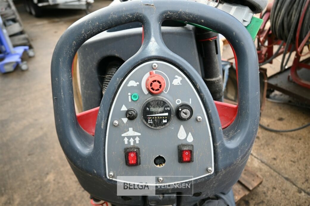 NUMATIC poetsmachine – foto 8 – kavel bij Belga Veilingen