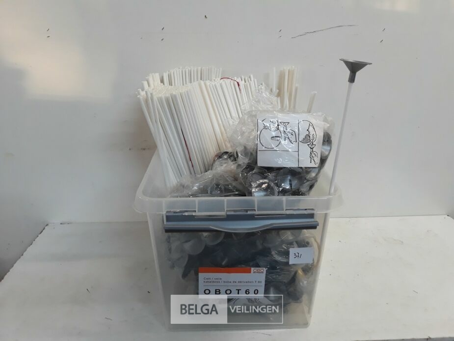 1 x Ballon houder met steel +/-300 stuks – foto 2 – kavel bij Belga Veilingen, Oudsbergen