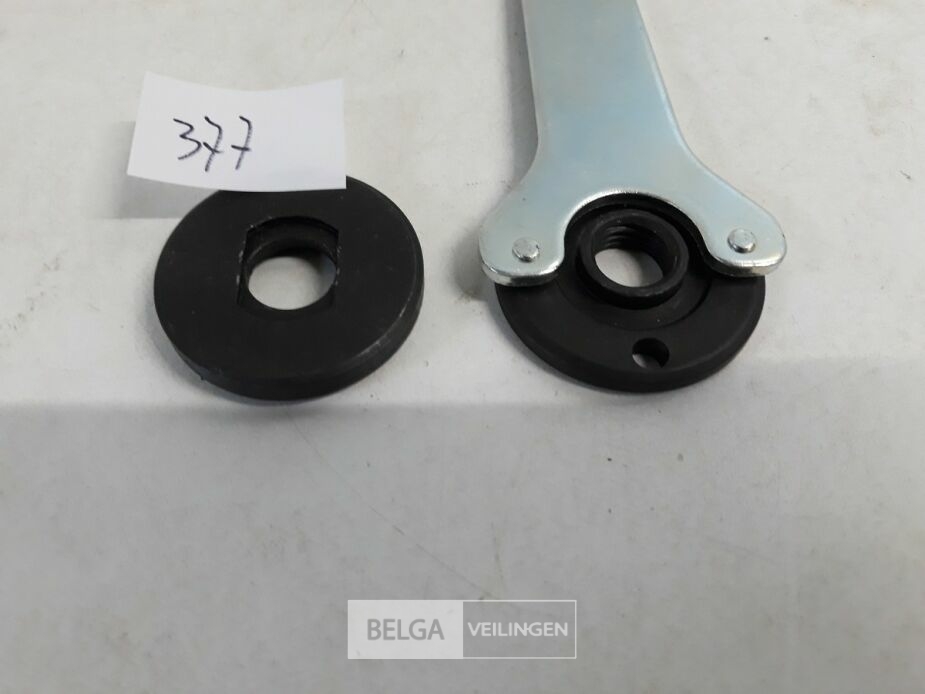 1 x Moer+ondermoer met sleutel voor haakse slijper – foto 3 – kavel bij Belga Veilingen, Oudsbergen