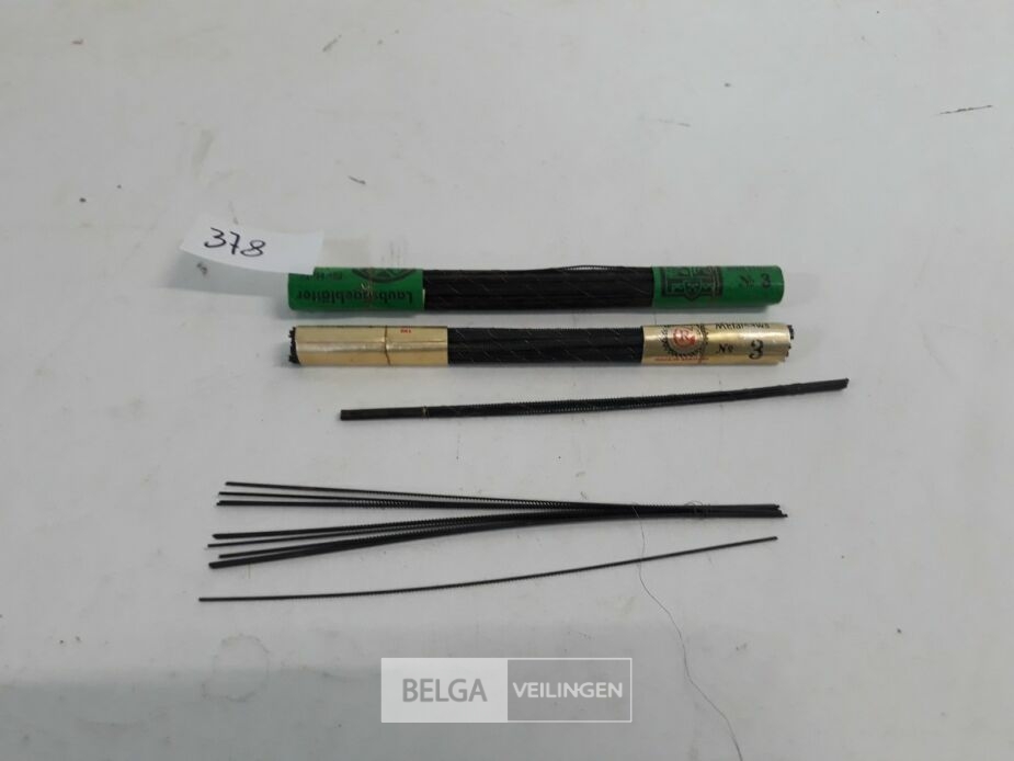 2 x Vervangblad voor figuurzaag 144 stuks 2 assorti – foto 2 – kavel bij Belga Veilingen, Oudsbergen
