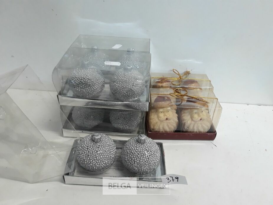 7 x Kerstkaars 2 stuks mix kerstmanhoofd/ballen – foto 2 – kavel bij Belga Veilingen, Oudsbergen
