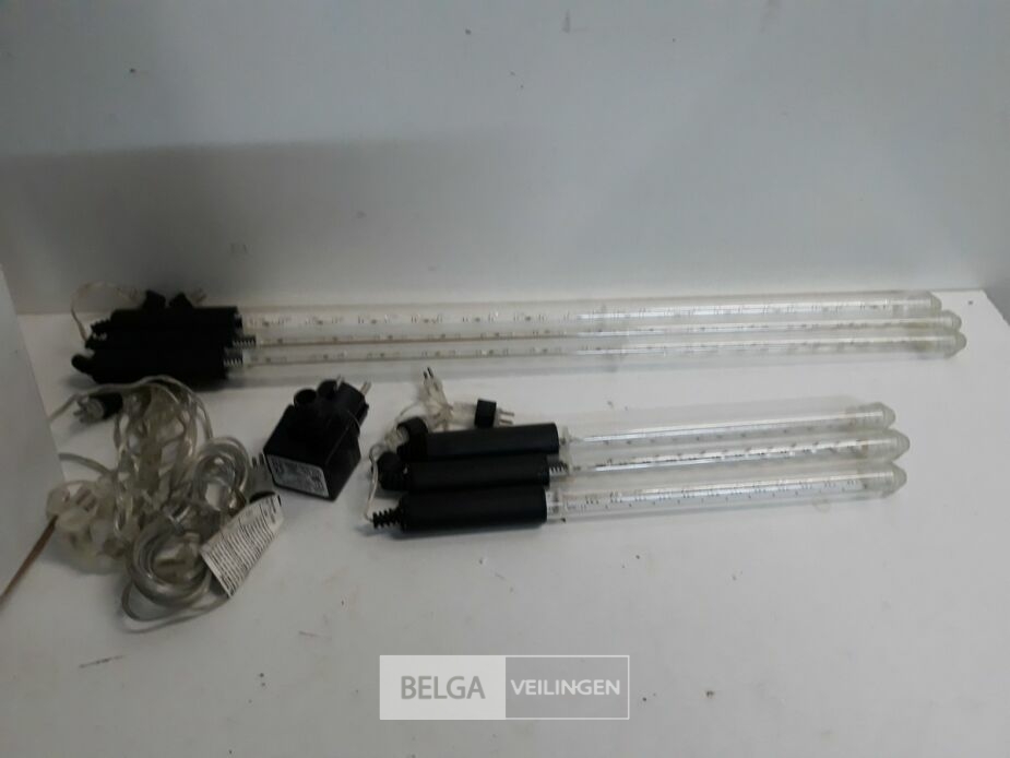 1 x Kerstverlichting shooting lazer 3x30 cm + 3 x 60 cm – foto 3 – kavel bij Belga Veilingen, Oudsbergen