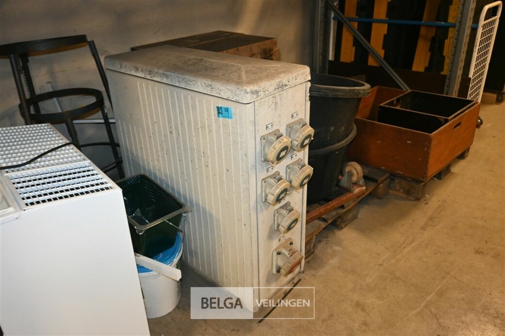 Stroomkast – 6 aansluitingen – foto 2 – kavel bij Belga Veilingen