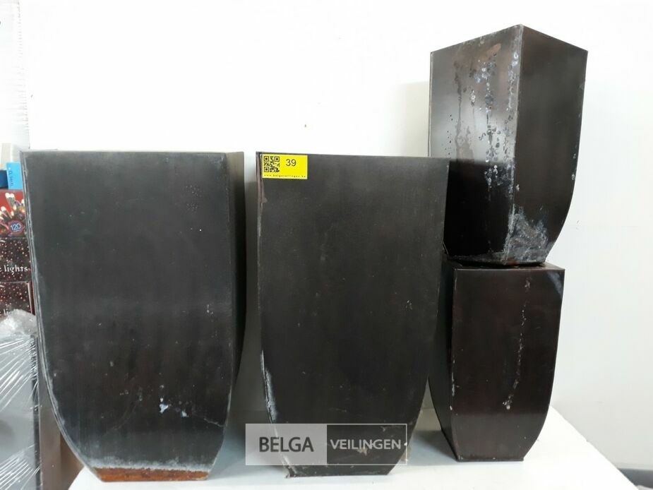 2 x Bloembakken set zinc 2 stuks met roestplekken – foto 2 – kavel bij Belga Veilingen, Oudsbergen