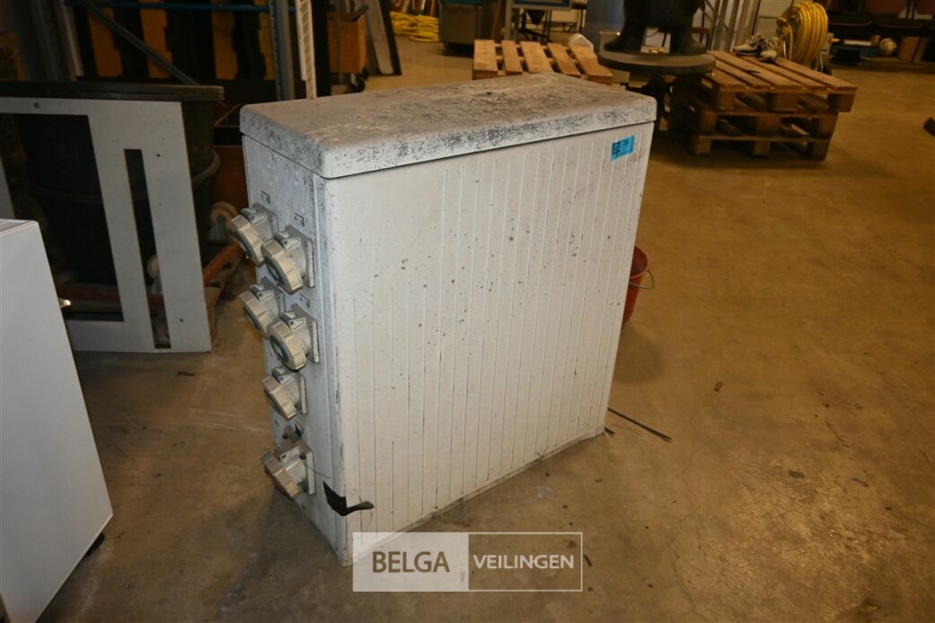 Stroomkast – 6 aansluitingen – foto 4 – kavel bij Belga Veilingen