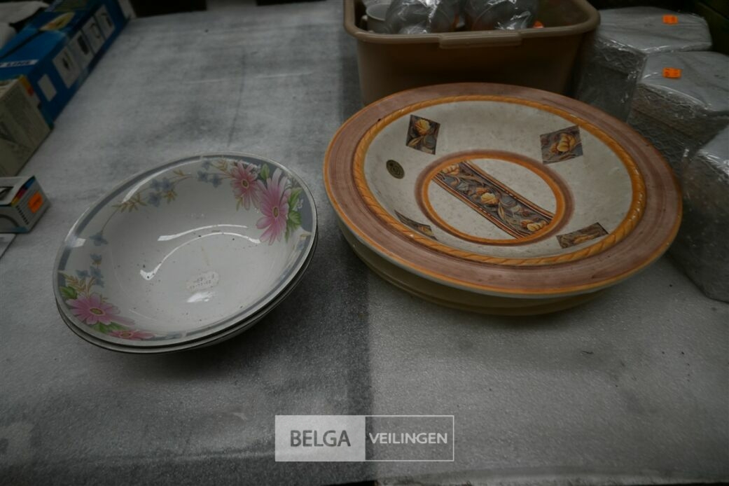 Mokken + kaarsenhouders – foto 4 – kavel bij Belga Veilingen, Lummen