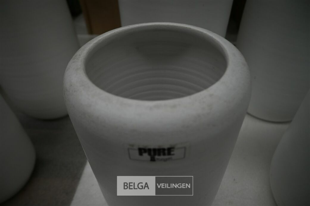 ± 3 Witte vazen – foto 5 – kavel bij Belga Veilingen, Lummen