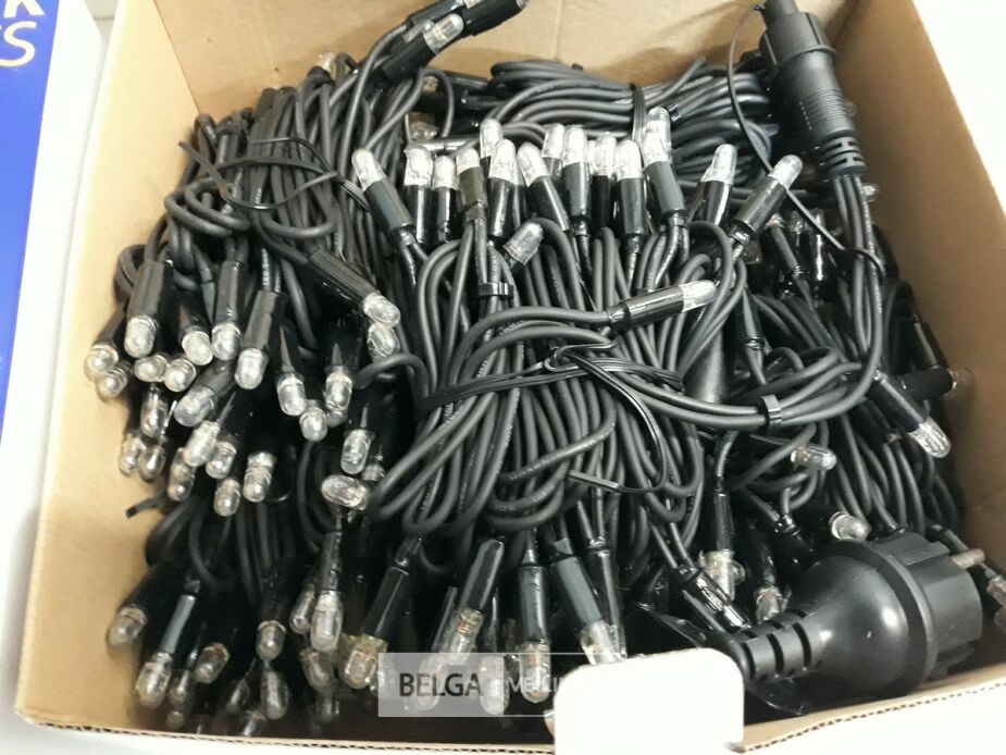 1 x Kerstverlichting 360 lampjes op 36 M extra dikke kabel – foto 3 – kavel bij Belga Veilingen, Oudsbergen