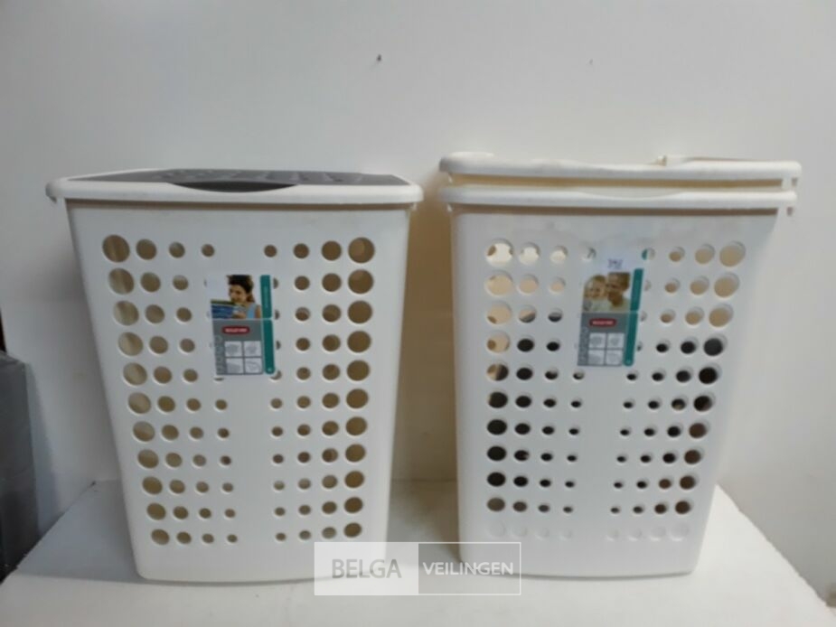 3 x Linnenbak Curver wit 40 L – foto 2 – kavel bij Belga Veilingen, Oudsbergen