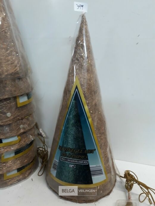 8 x Kerstkegel 50 cm met 20 lampen goud – foto 3 – kavel bij Belga Veilingen, Oudsbergen