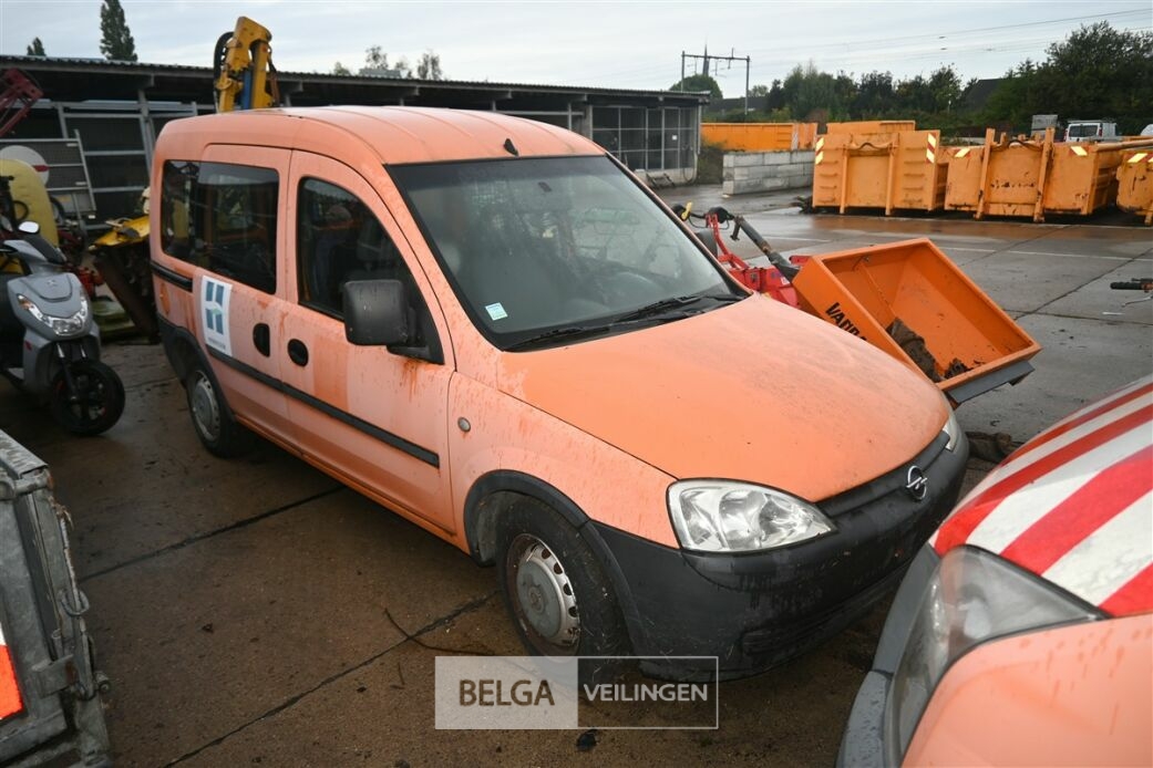OPEL COMBO lichte vrachtwagen – foto 2 – kavel bij Belga Veilingen