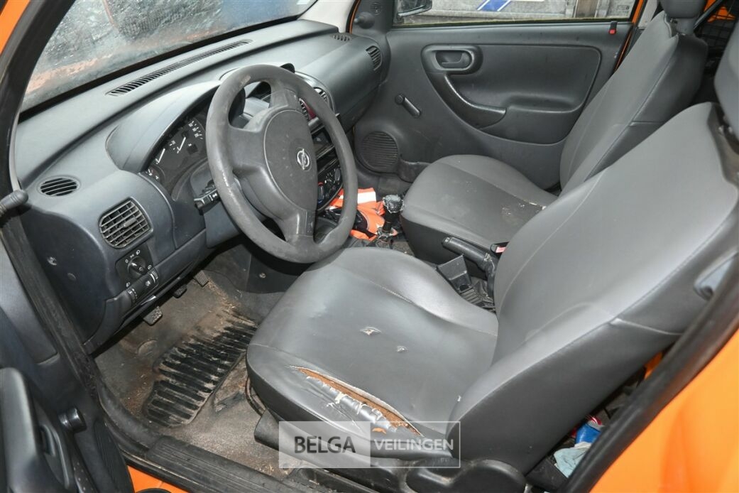 OPEL COMBO lichte vrachtwagen – foto 4 – kavel bij Belga Veilingen