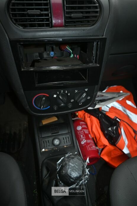 OPEL COMBO lichte vrachtwagen – foto 5 – kavel bij Belga Veilingen